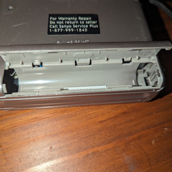 Sanyo M-1110C Compact Cassette Recorder - Picture 5 of 7